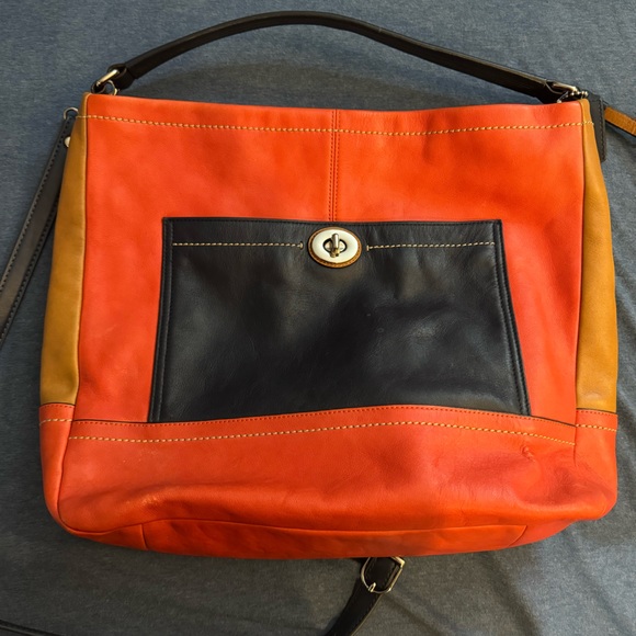 Authentic COACH soft leather handbag - Picture 2 of 7